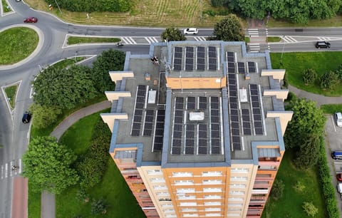 Na rok 2025 mají Domy sobě nové produkty a zimní akci na fotovoltaiku se slevou již od 150 000 Kč!
