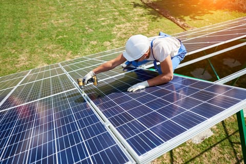 Polykrystalický, monokrystalický, nebo amorfní panel? Jak si vybrat fotovoltaiku