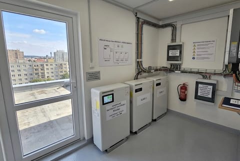 Domy sobě, Baterie k fotovoltaice pro bytový dům se vám vyplatí v podstatě vždycky.